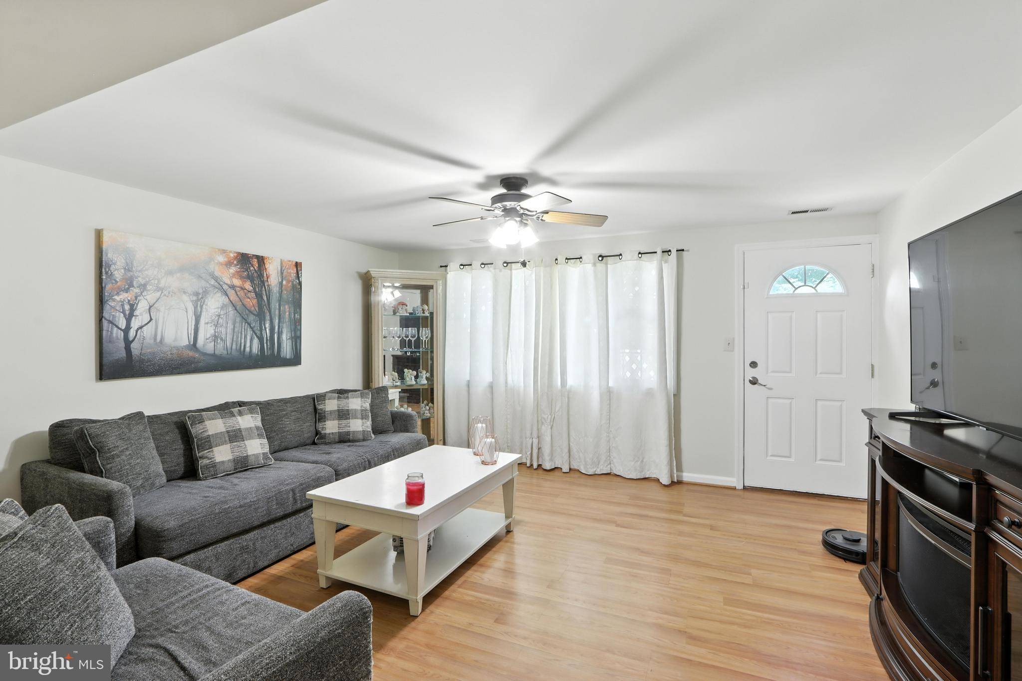 Halethorpe, MD 21227,810 REGIS CT