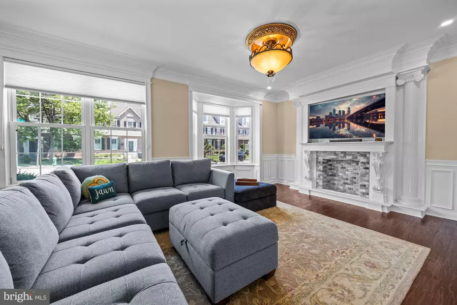 2124 W RESERVE DR, Philadelphia, PA 19145