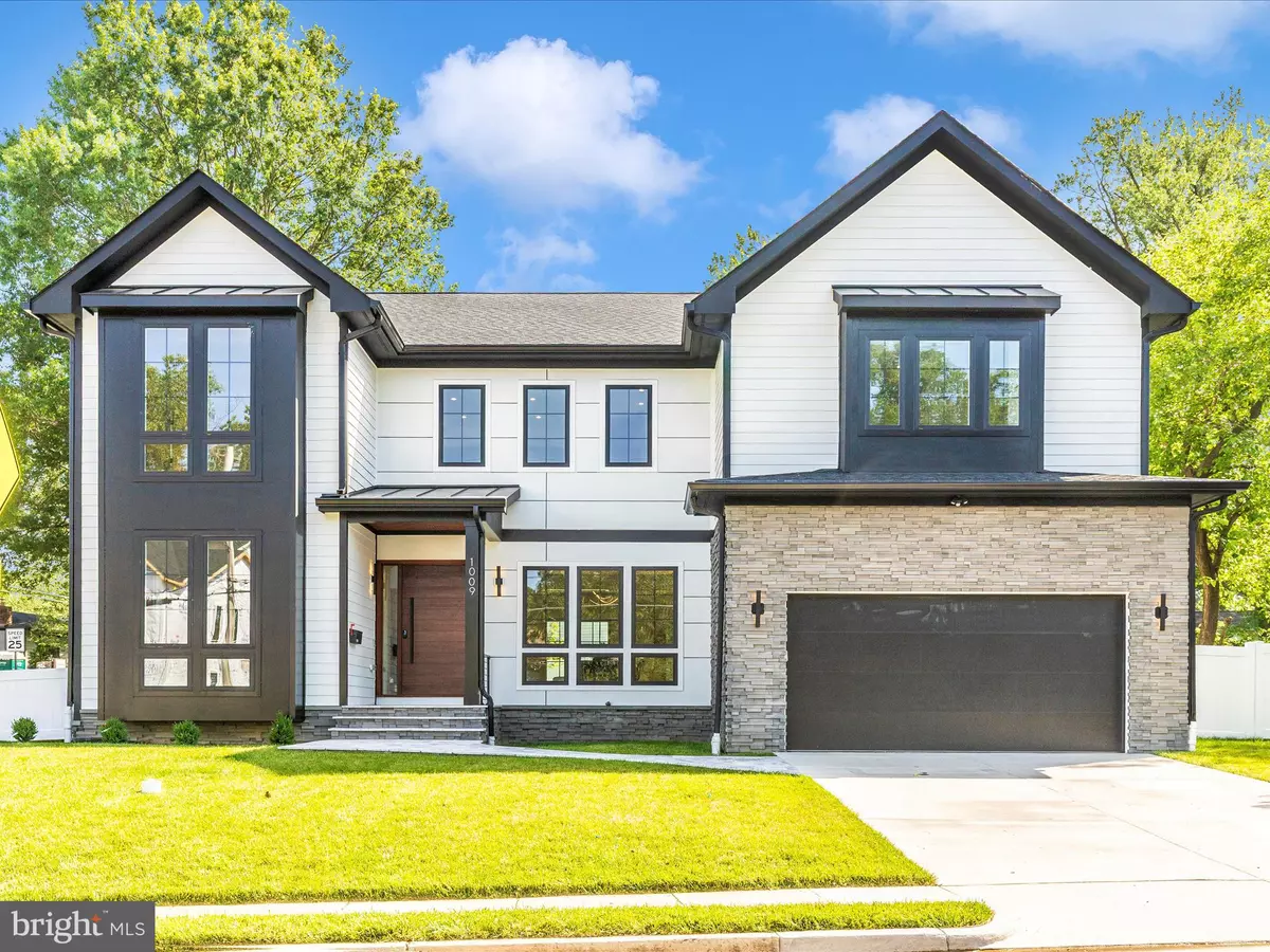 Vienna, VA 22180,1009 HILLCREST DR SW