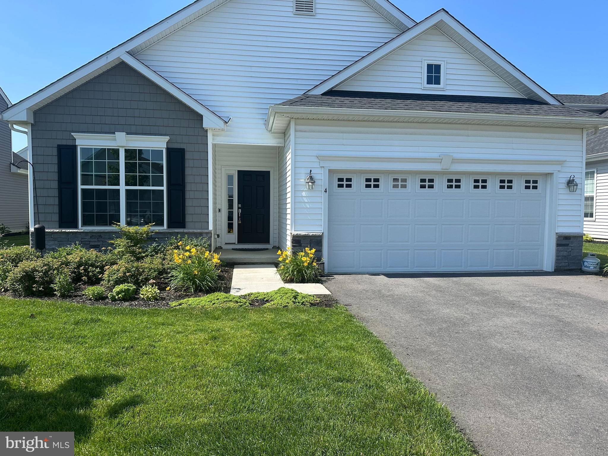 4 BOARDWALK DR, Eastampton, NJ 08060