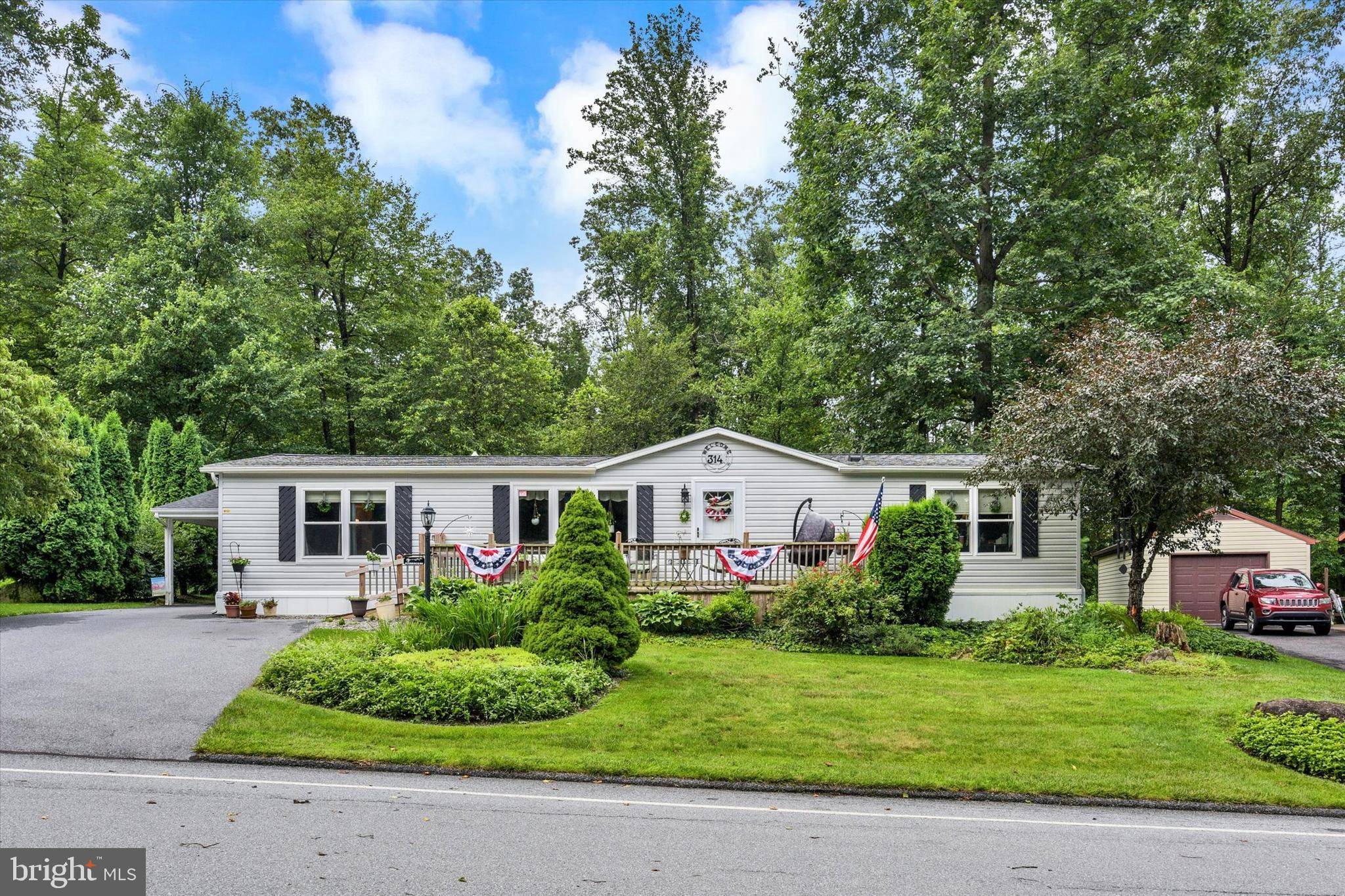 314 MAPLE AVE, Manheim, PA 17545