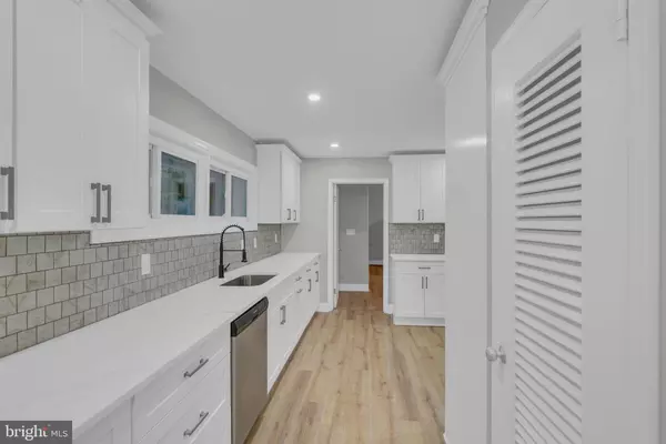 Levittown, PA 19056,283 SNOWBALL DR