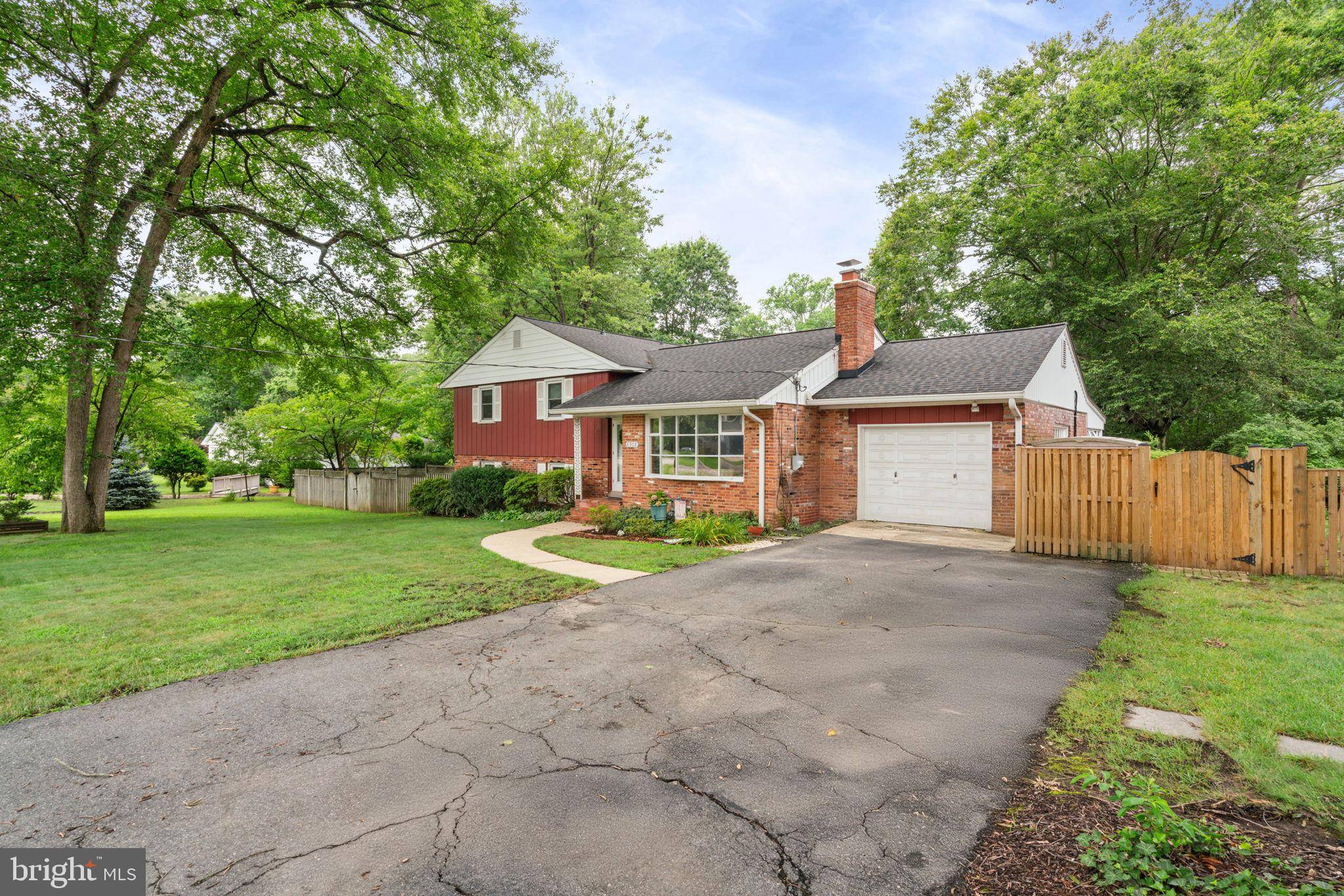 Alexandria, VA 22308,8908 VERNON VIEW DR