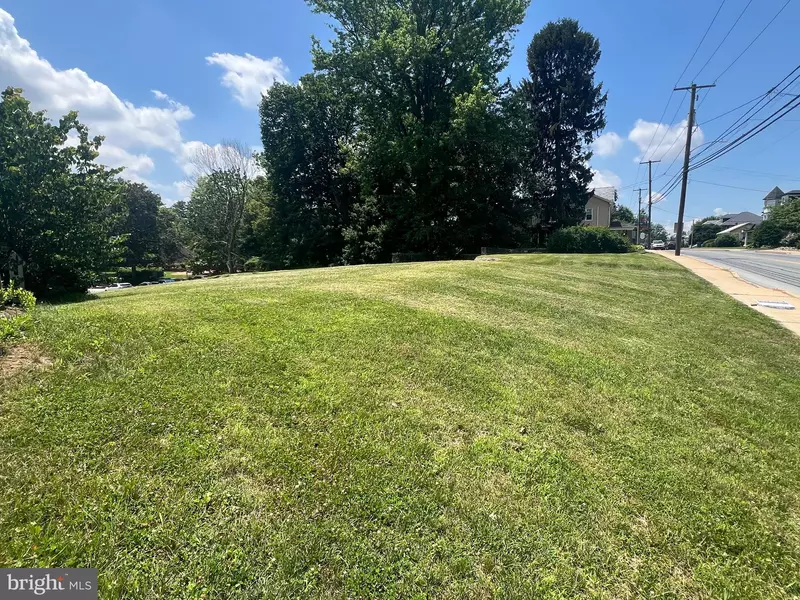 15 W STATE ST, Quarryville, PA 17566