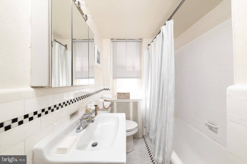 Philadelphia, PA 19103,2100-02 WALNUT ST #6D