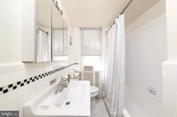 Philadelphia, PA 19103,2100-2 WALNUT ST #2C