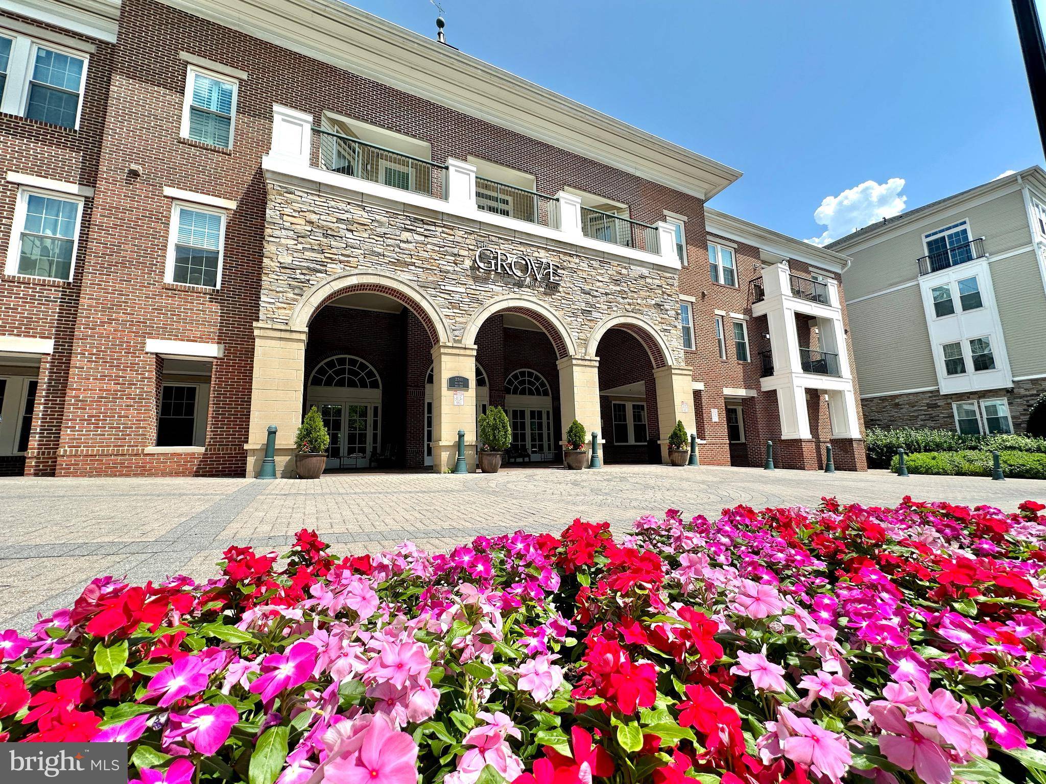 2465 ARMY NAVY DR #1-302, Arlington, VA 22206