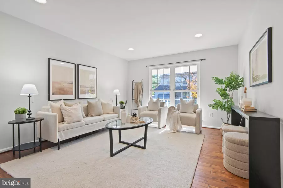 912 W SEMINARY AVE, Lutherville Timonium, MD 21093