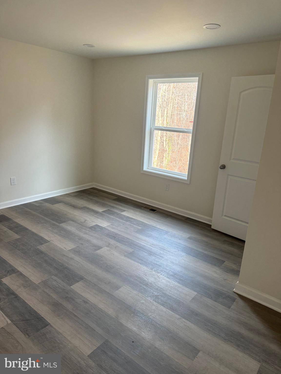 Harpers Ferry, WV 25425,327 RED BIRD LN