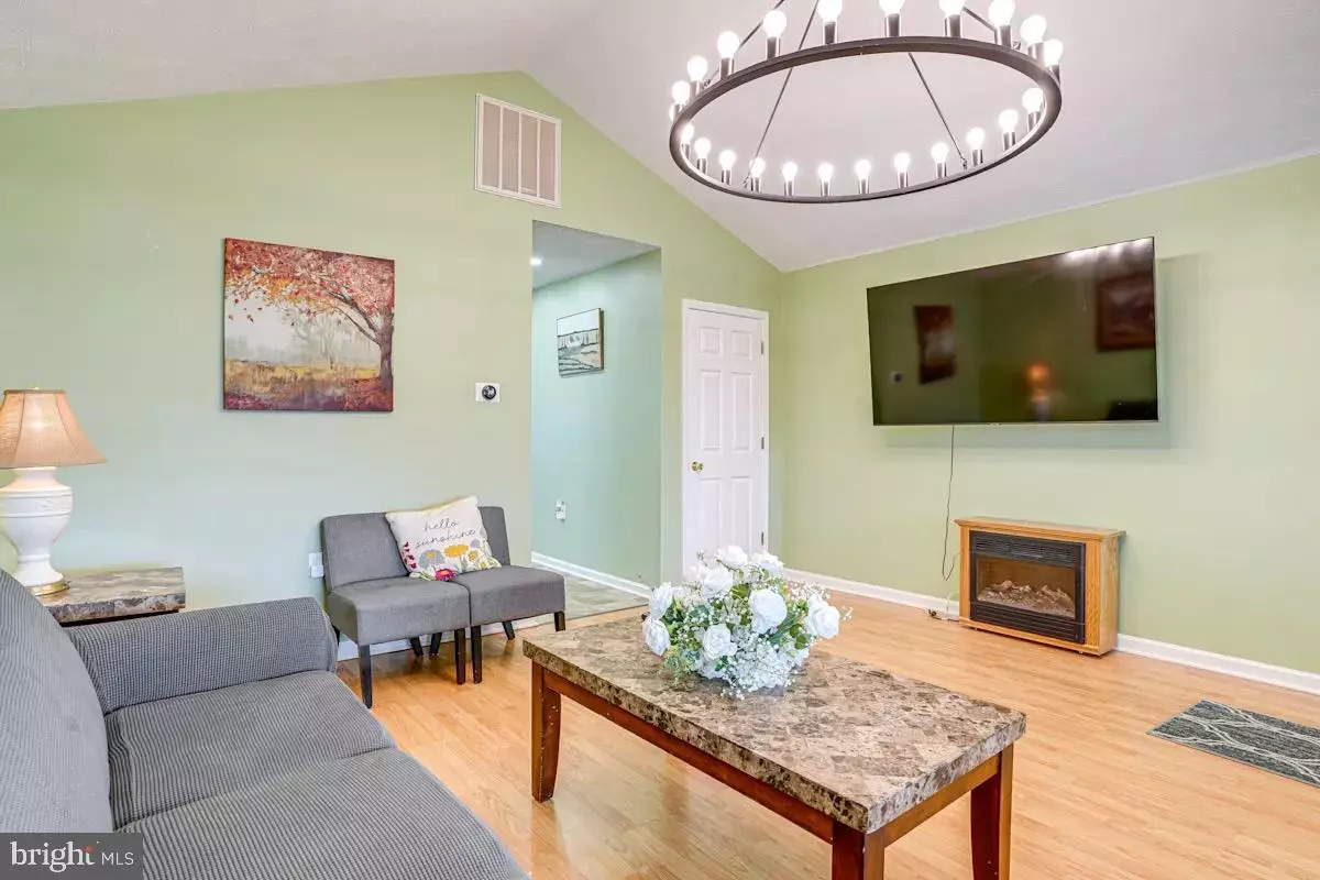 Luray, VA 22835,4 BRUMBACK AVE