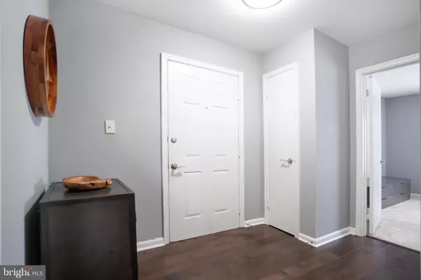 Oakton, VA 22124,10248 APPALACHIAN CIR #1-D7