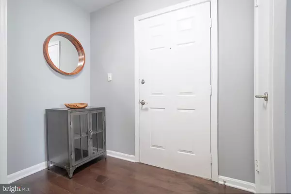 Oakton, VA 22124,10248 APPALACHIAN CIR #1-D7