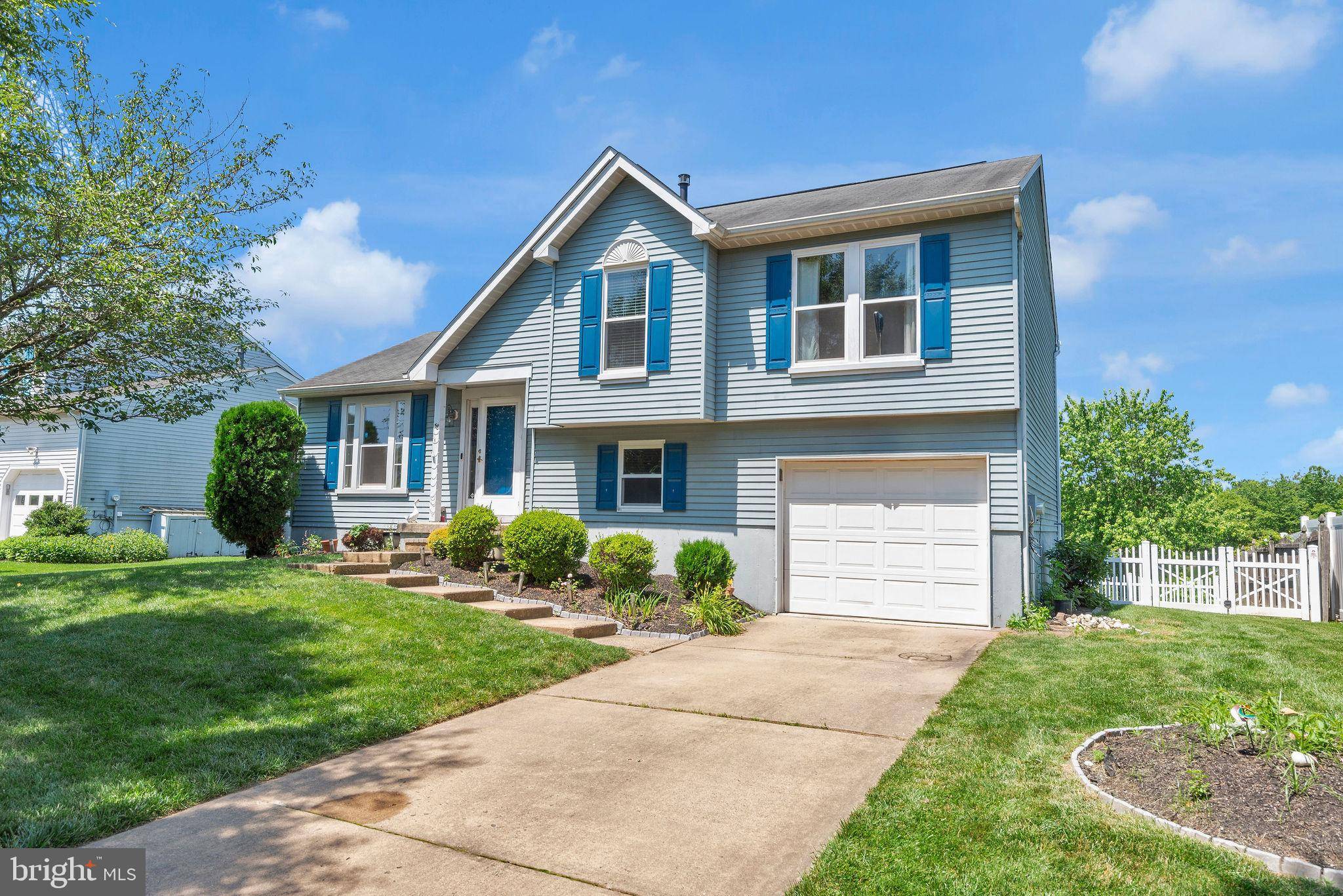 Hamilton, NJ 08619,38 HAMILTON LAKES DR