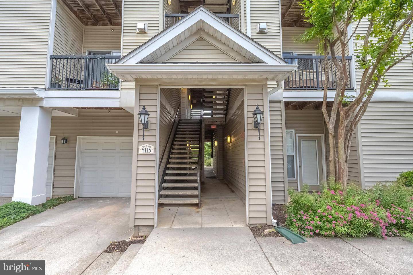 Centreville, VA 20120,5115 TRAVIS EDWARD WAY #A