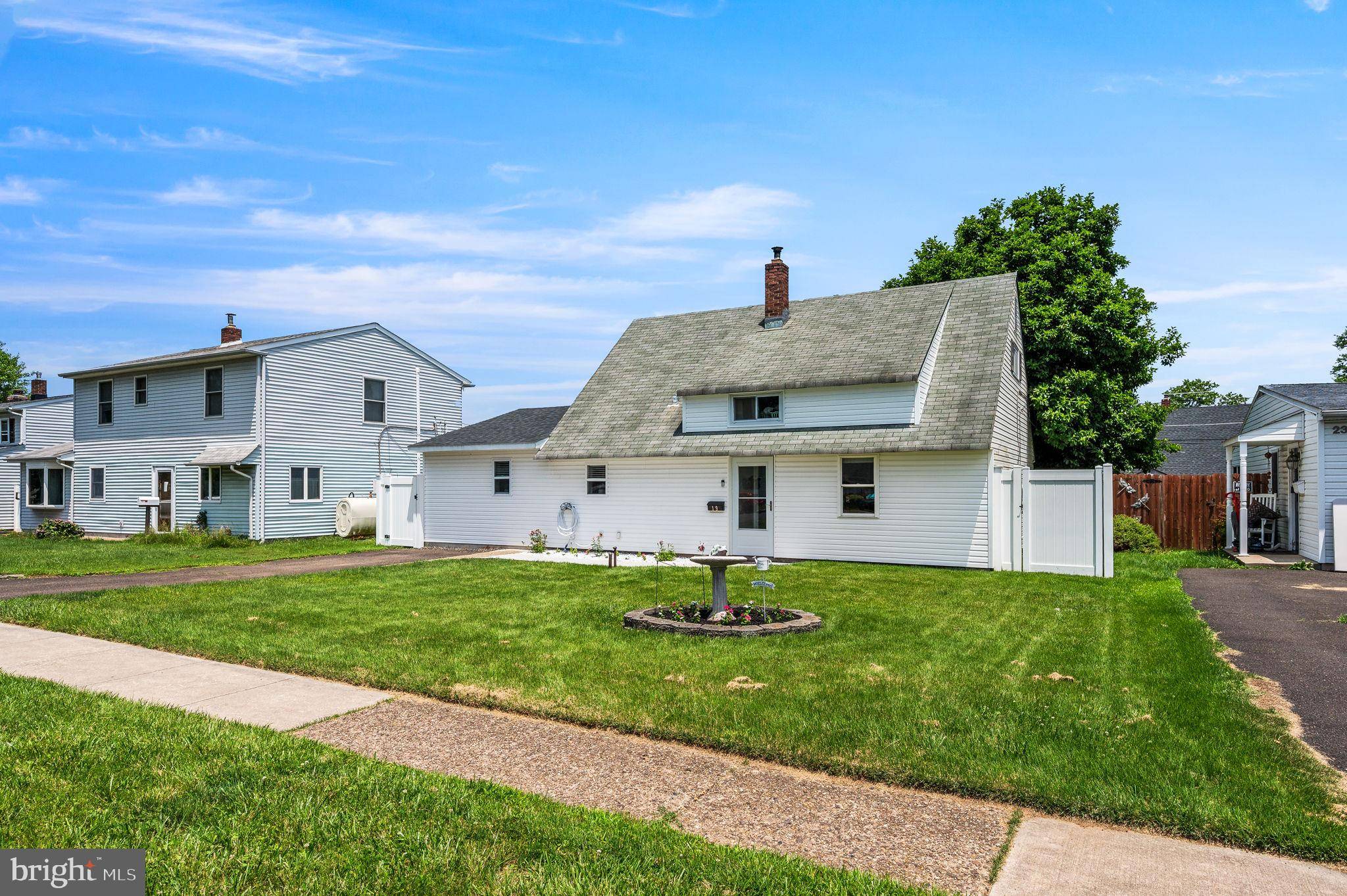 Levittown, PA 19055,19 HOLLY DR