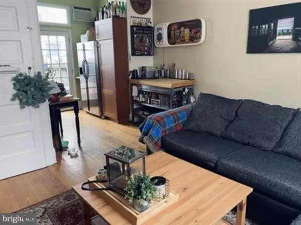 Philadelphia, PA 19130,734 N TAYLOR ST