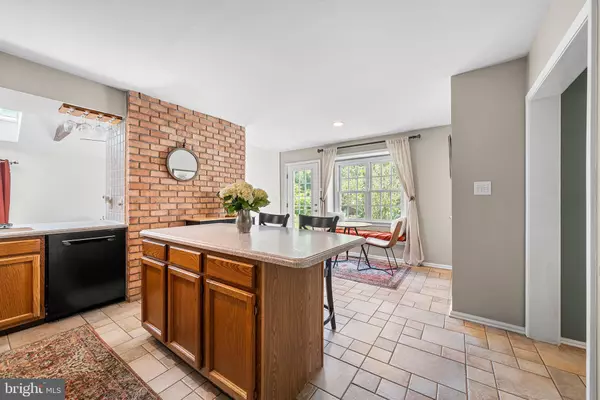 Phoenixville, PA 19460,212 OVERCREEK RD