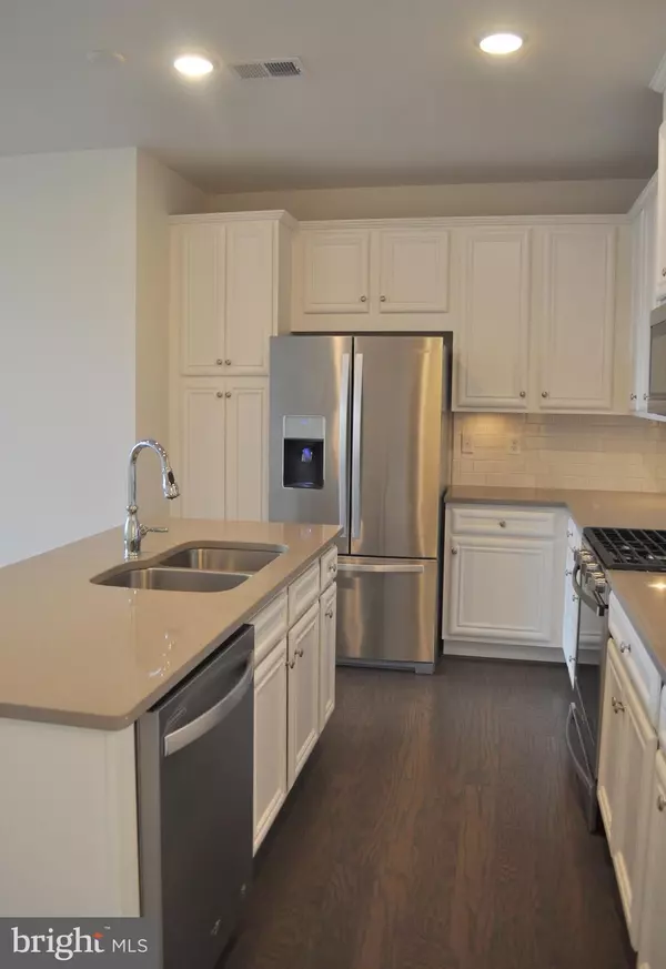 Herndon, VA 20171,13424 ARROWBROOK CENTRE DR #8
