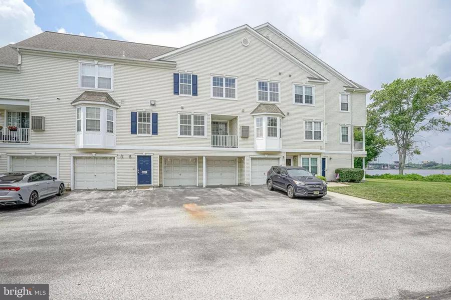 6008 RIVERFRONT DR, Palmyra, NJ 08065