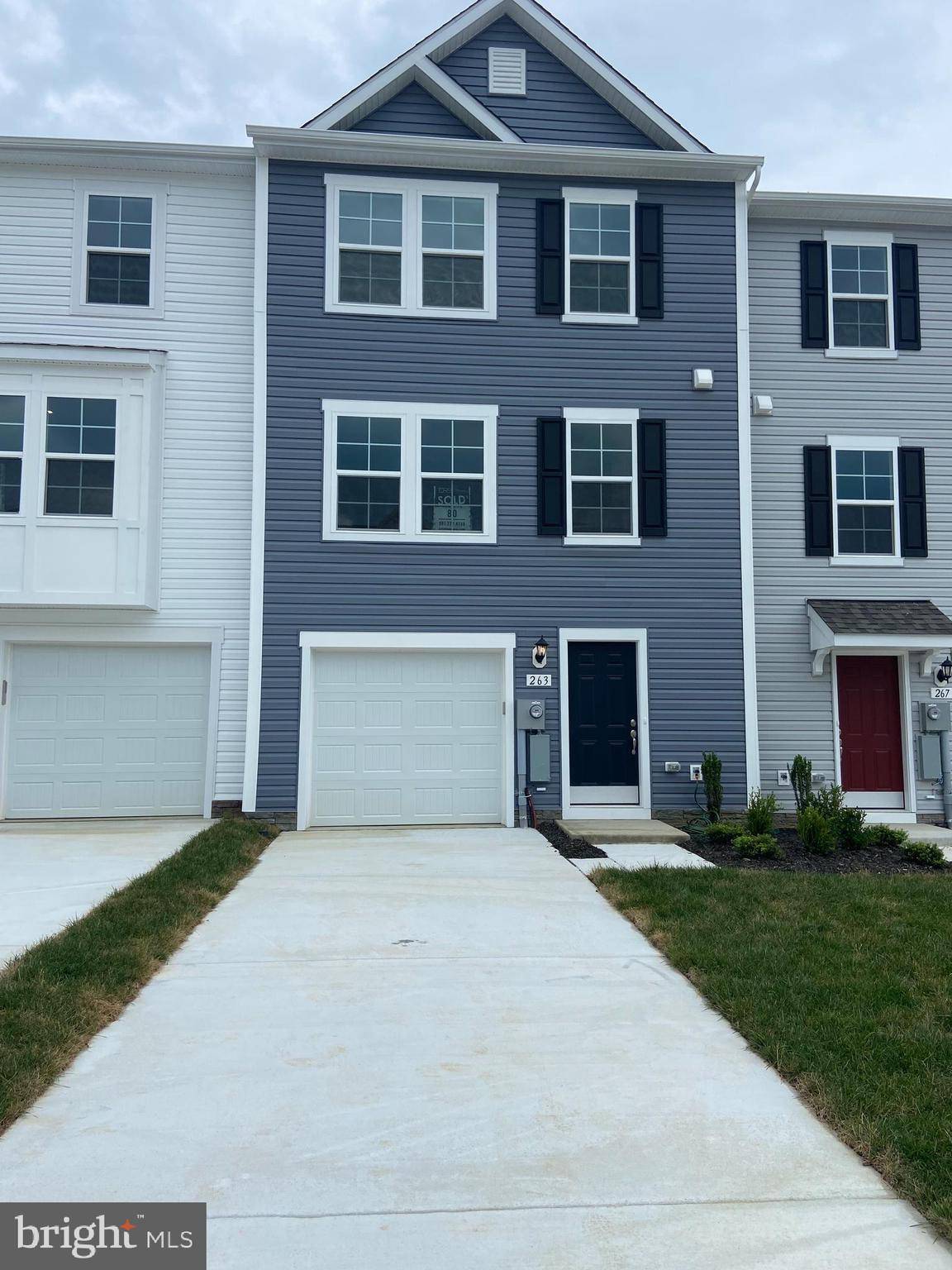 234 CLIFTON MNR, Falling Waters, WV 25419