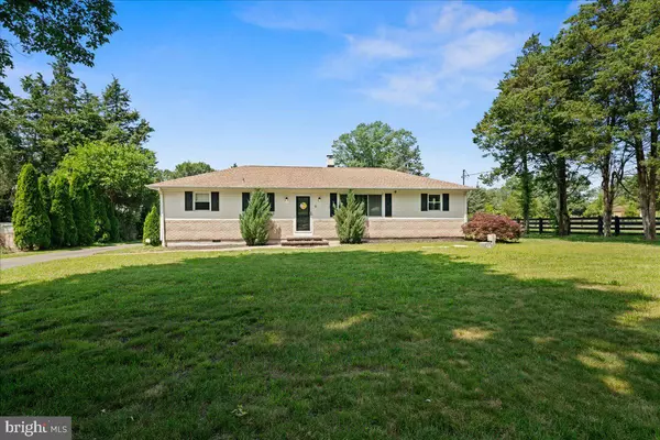 5 APPLEGATE RD, Jobstown, NJ 08041