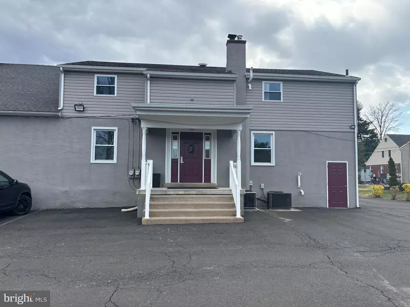 1000 N YORK RD, Willow Grove, PA 19090