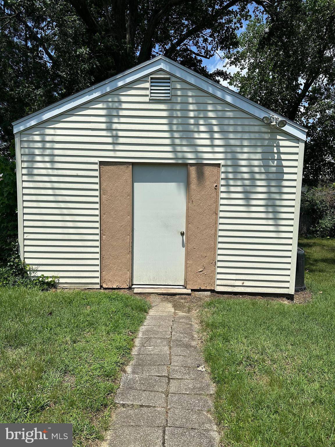 Bellmawr, NJ 08031,29 E MAPLE AVE