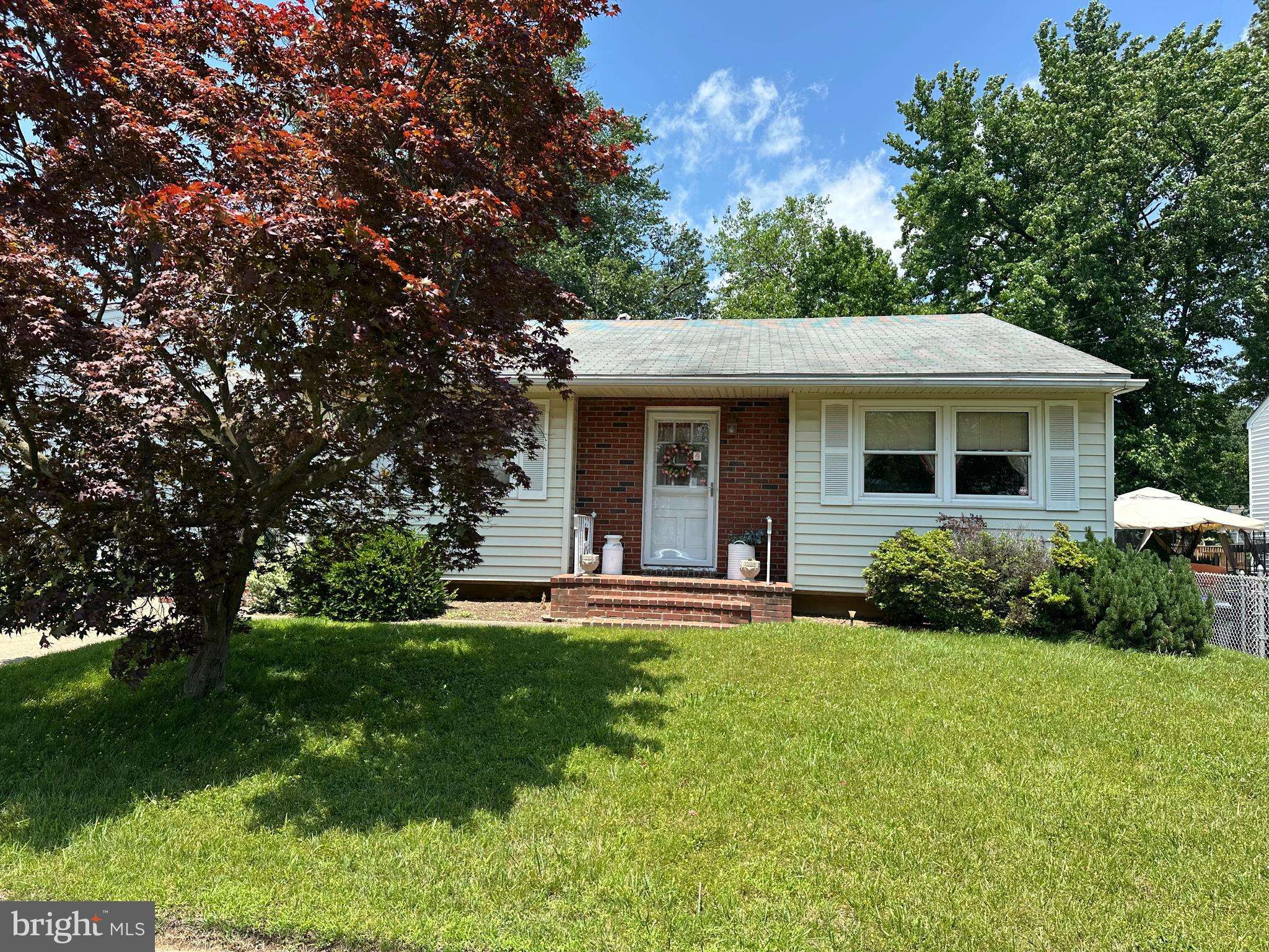 29 E MAPLE AVE, Bellmawr, NJ 08031