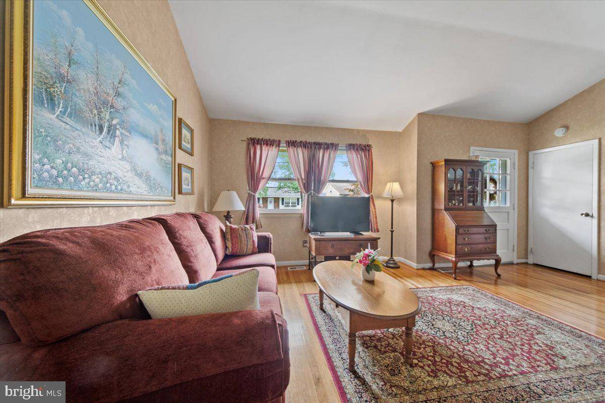 Bellmawr, NJ 08031,29 E MAPLE AVE