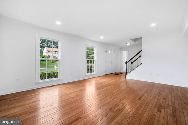 Dunn Loring, VA 22027,8007 SANDBURG CT