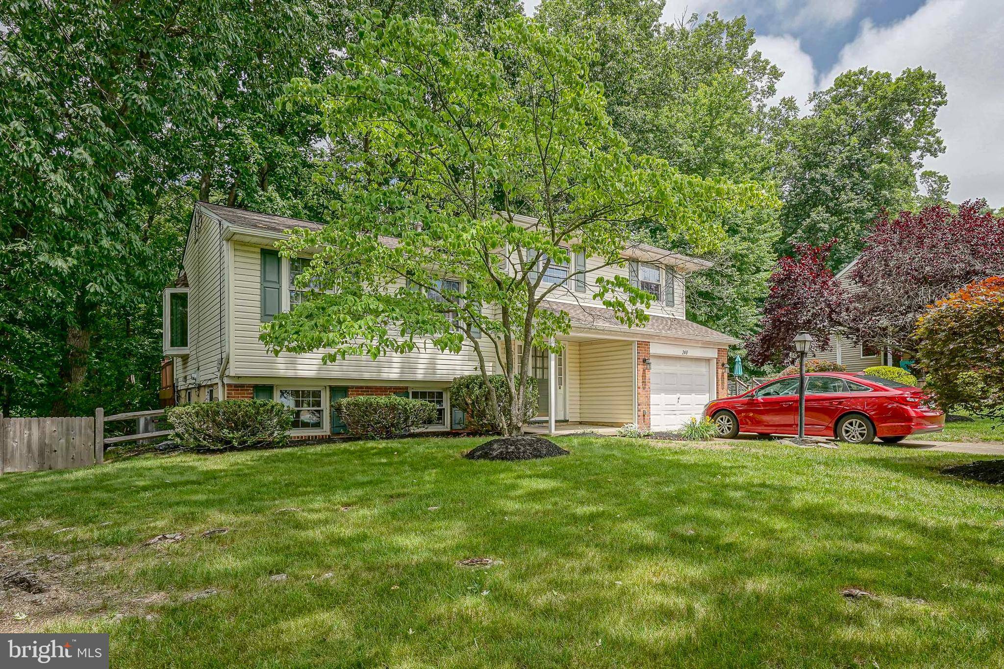Stratford, NJ 08084,240 WINDING WAY RD