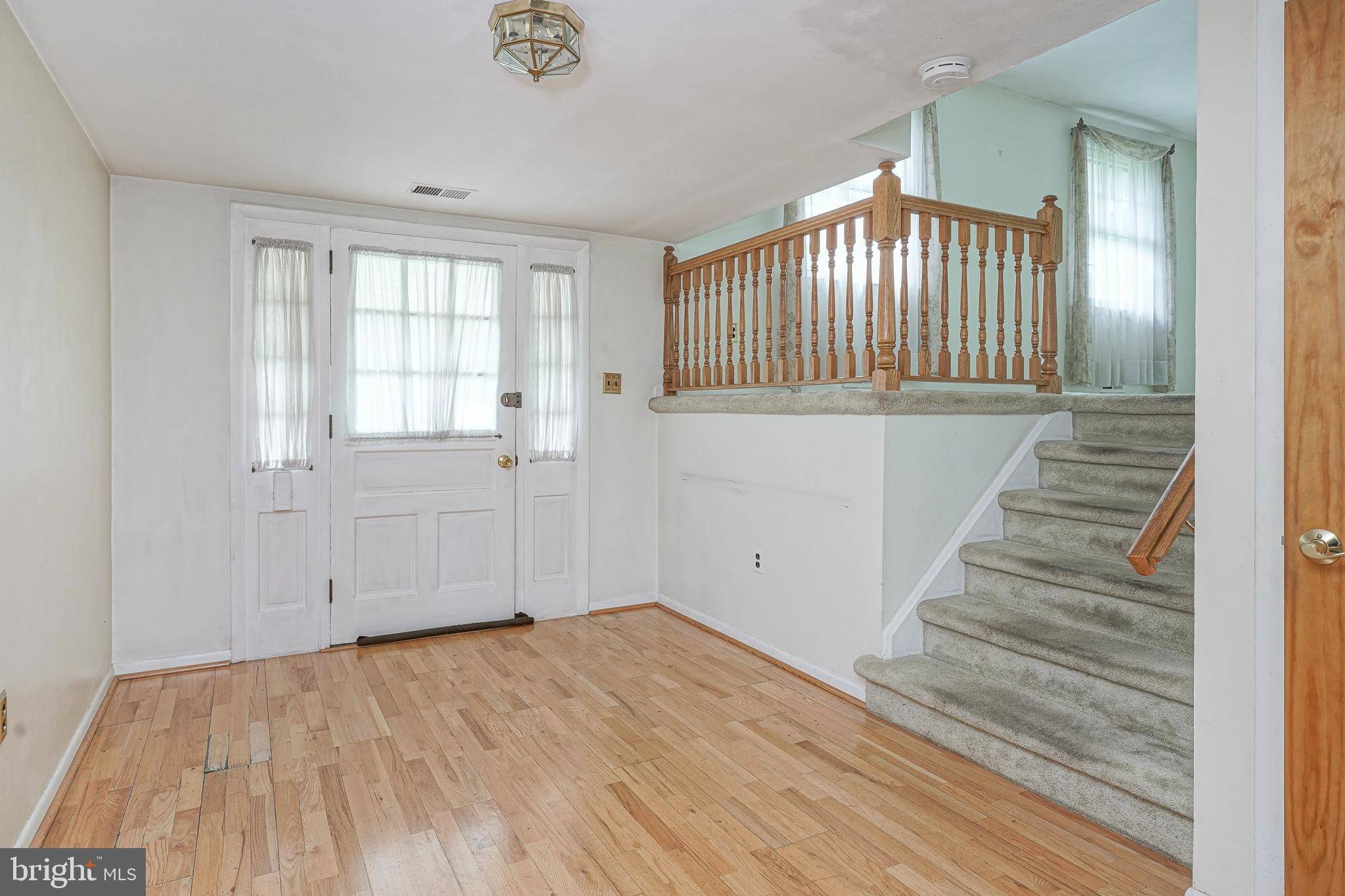 Stratford, NJ 08084,240 WINDING WAY RD