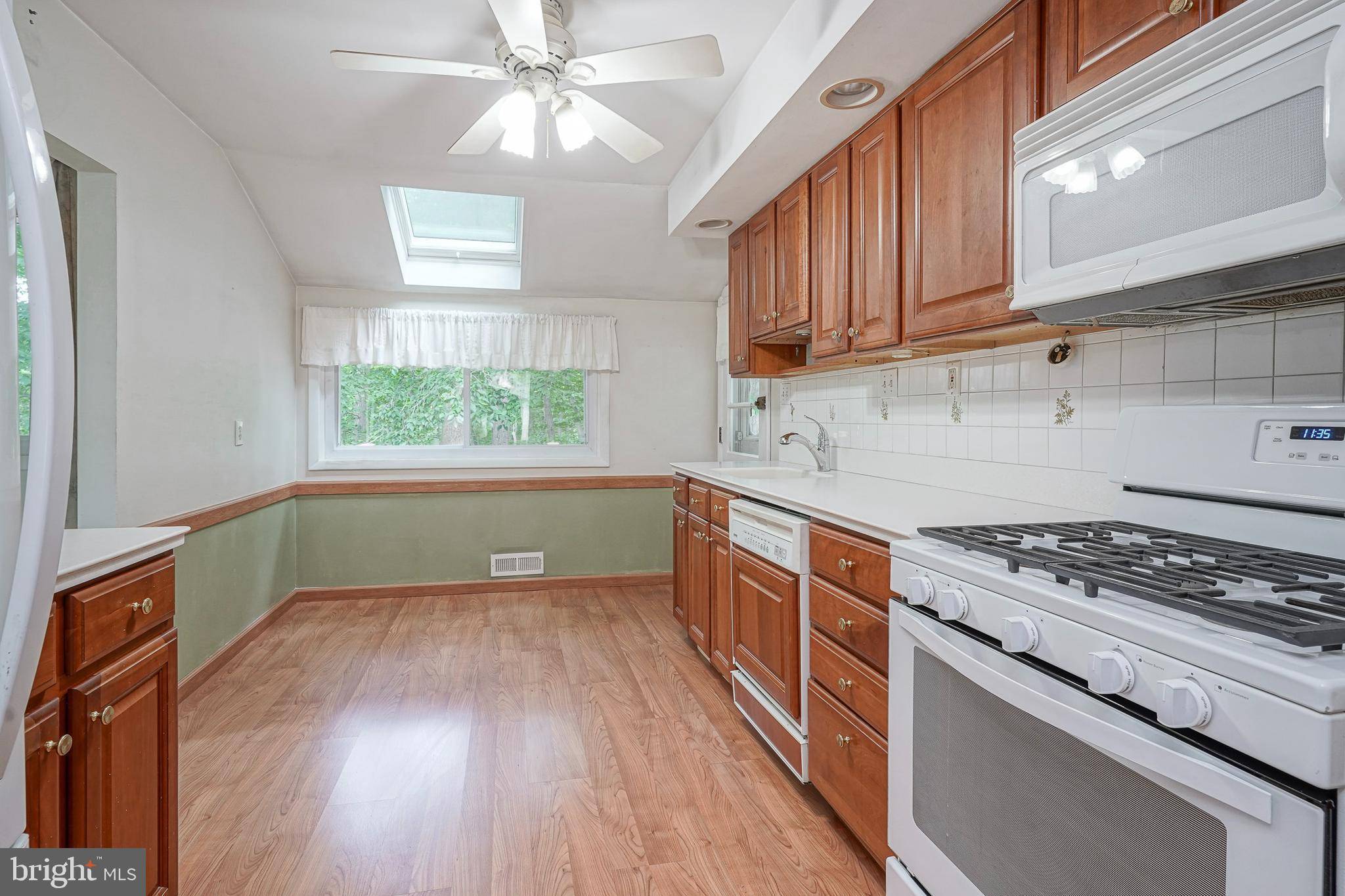Stratford, NJ 08084,240 WINDING WAY RD