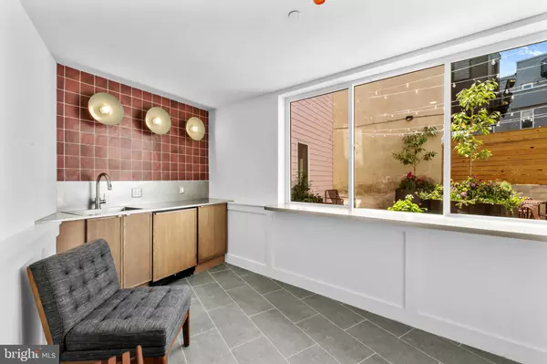 Philadelphia, PA 19125,2456 FRANKFORD AVE #10