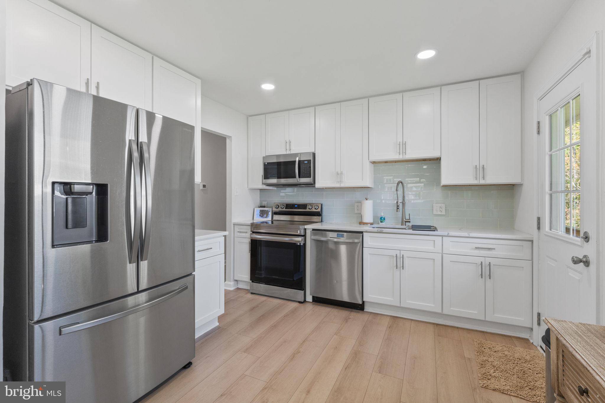 12816 GREENHALL DR, Woodbridge, VA 22192