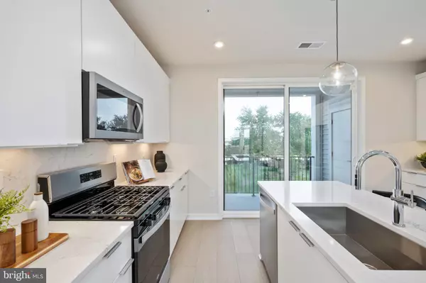 Chantilly, VA 20151,14429 GLEN MANOR DR