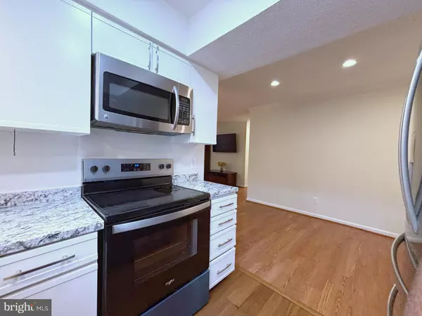 Fairfax, VA 22033,3905 GOLF TEE CT #101