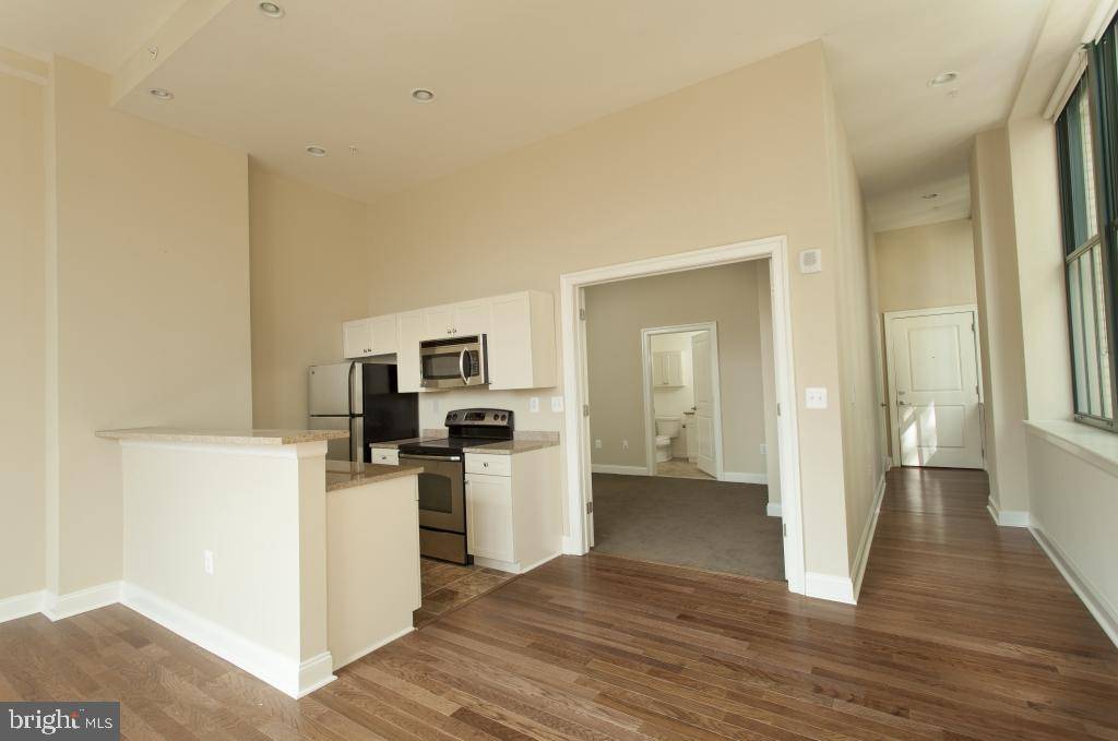 Philadelphia, PA 19106,312-22 WALNUT ST #305