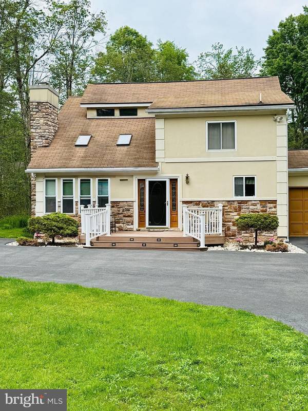 111 SIR LYONNESSE CT, Blakeslee, PA 18610
