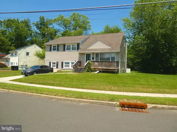 2 PINEVIEW AVE, Berlin, NJ 08009