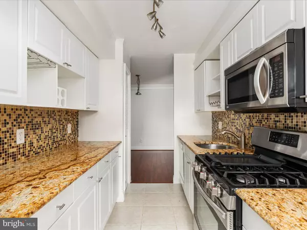 Annandale, VA 22003,3334 WOODBURN VILLAGE DR #33