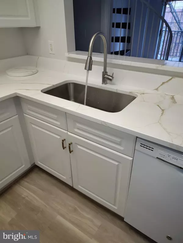 Alexandria, VA 22314,2121 JAMIESON AVE #401