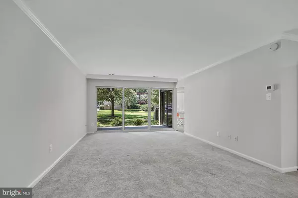 Oakton, VA 22124,10300 BUSHMAN DR #102