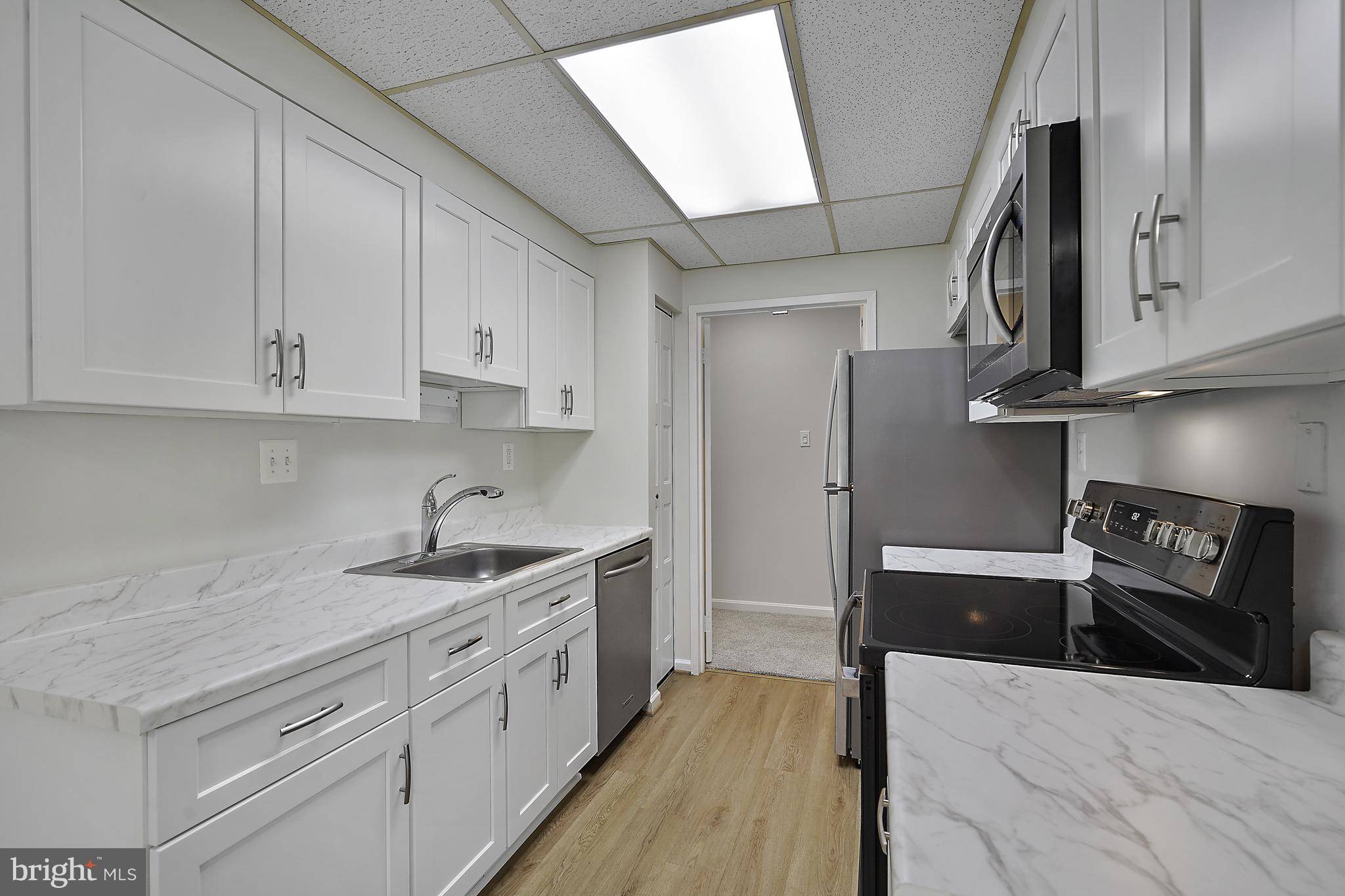 Oakton, VA 22124,10300 BUSHMAN DR #102