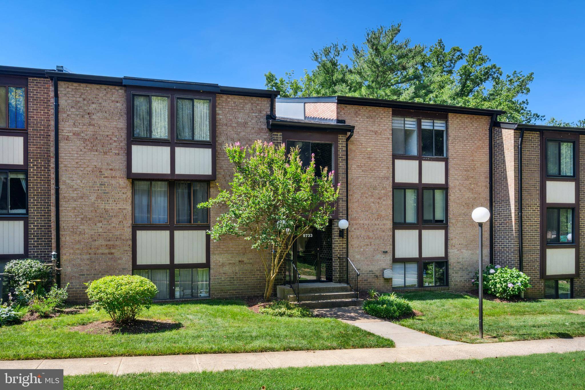 Fairfax, VA 22031,9733 KINGS CROWN CT #202