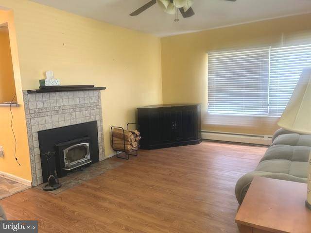 Levittown, PA 19054,49 MISTLETOE LN