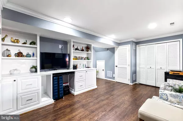 Aldie, VA 20105,25427 ELM TER