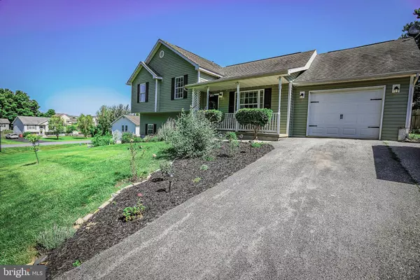 555 OAK LEE DR, Ranson, WV 25438