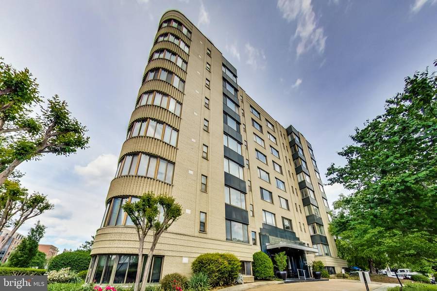 1 SCOTT CIR NW #305, Washington, DC 20036