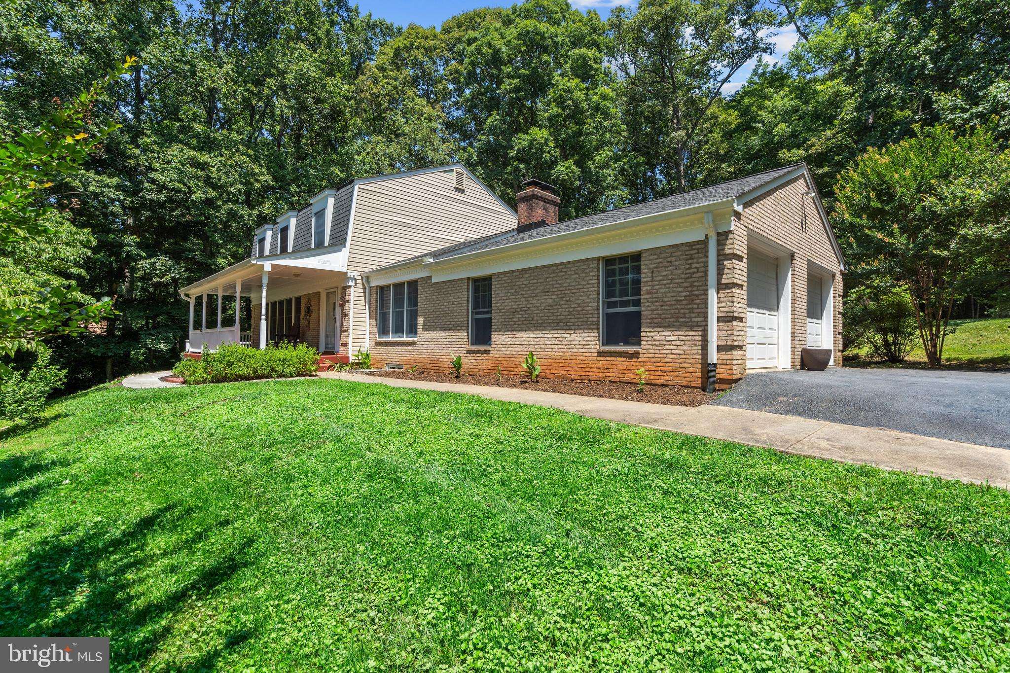 Oakton, VA 22124,10418 ADEL RD